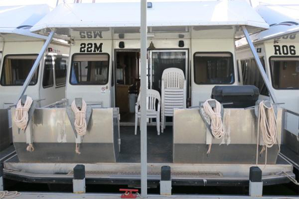 2000 Myacht Houseboat